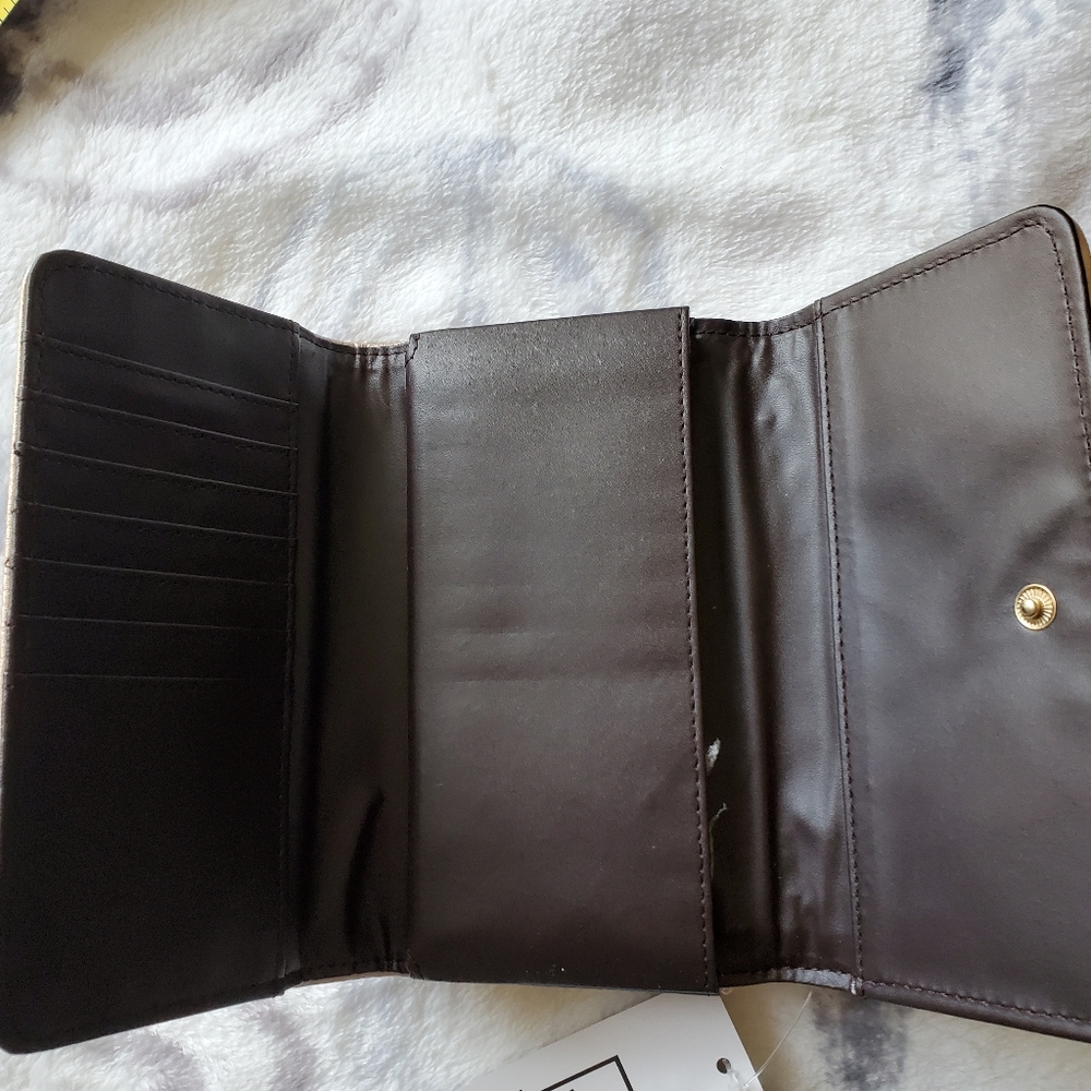 Golden clutch wallet - Picture 5 of 9